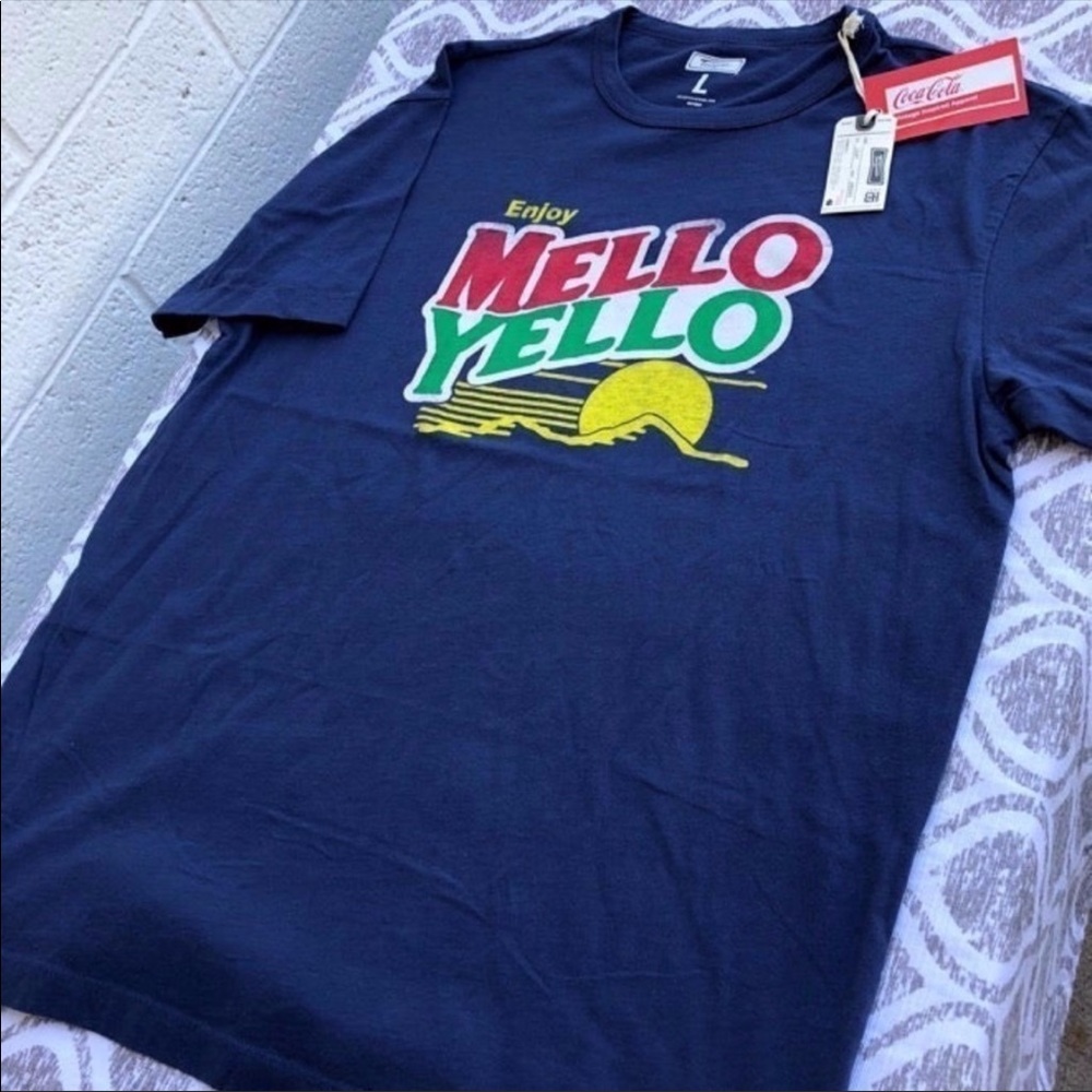 BNWT American Eagle Outfitters Tailgate Men’s Large Mello Yello graphic T-shirt